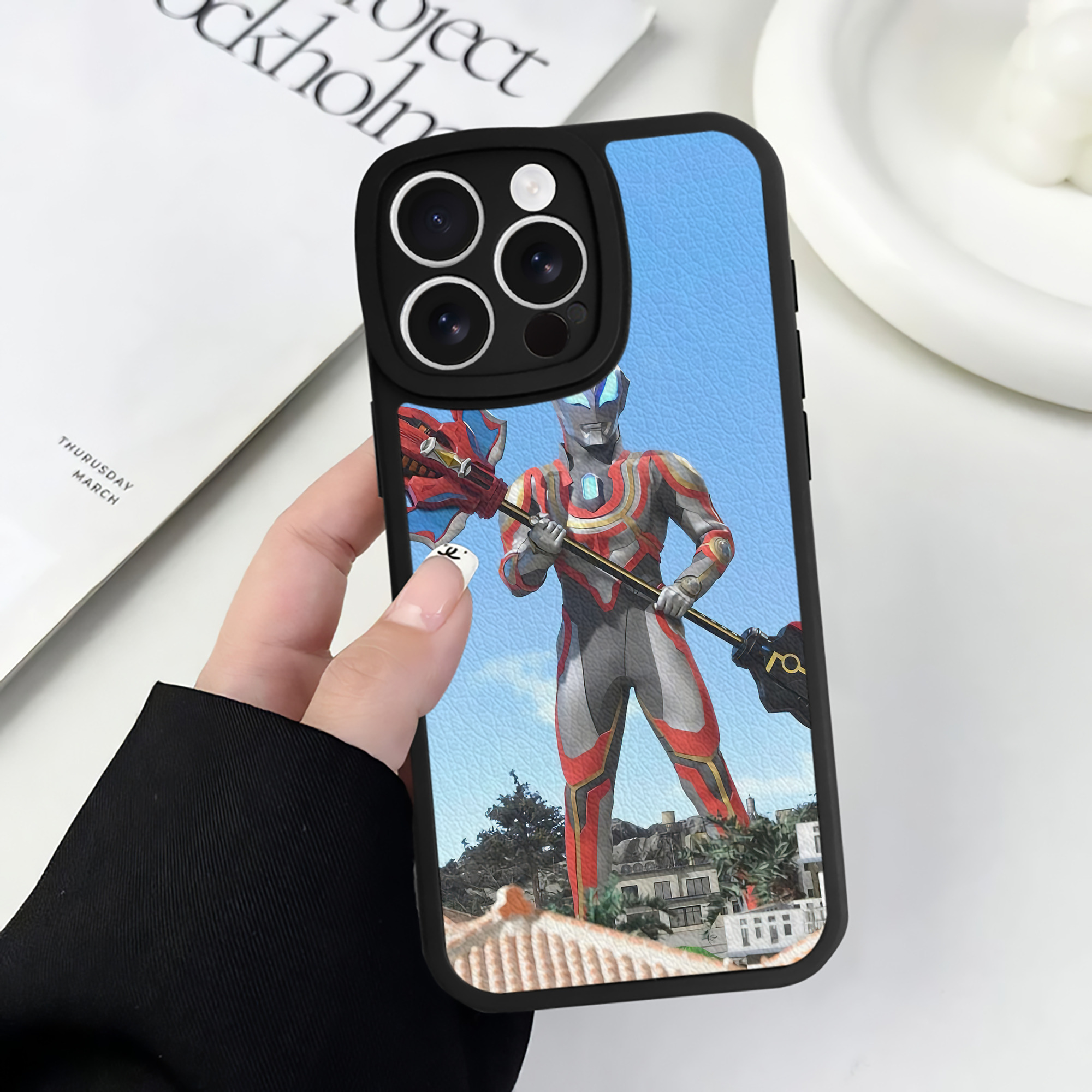 （画像用） ウルトラマン Ultraman 【iPhone 16シリーズ対応】シリコンスマホケース（レザー調） 材質：シリコン